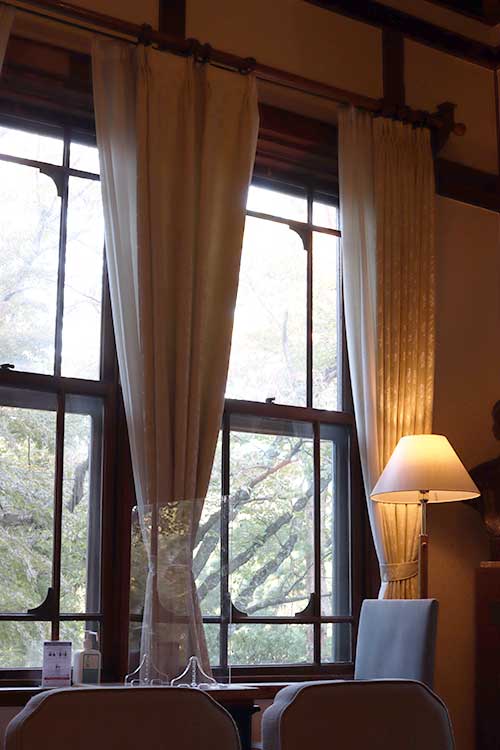 奈良ホテルのメインダイニング カーテン